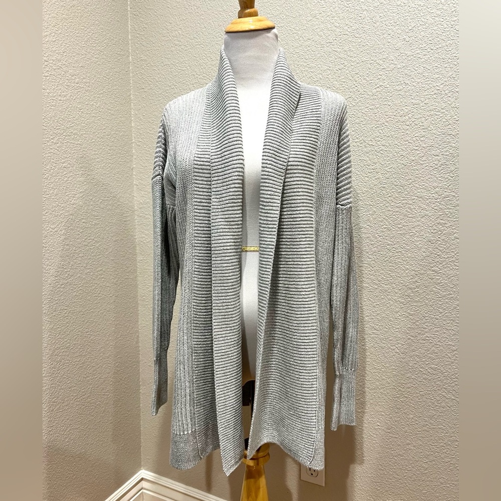 Tahari Gray and White Knit Open Cardigan, M